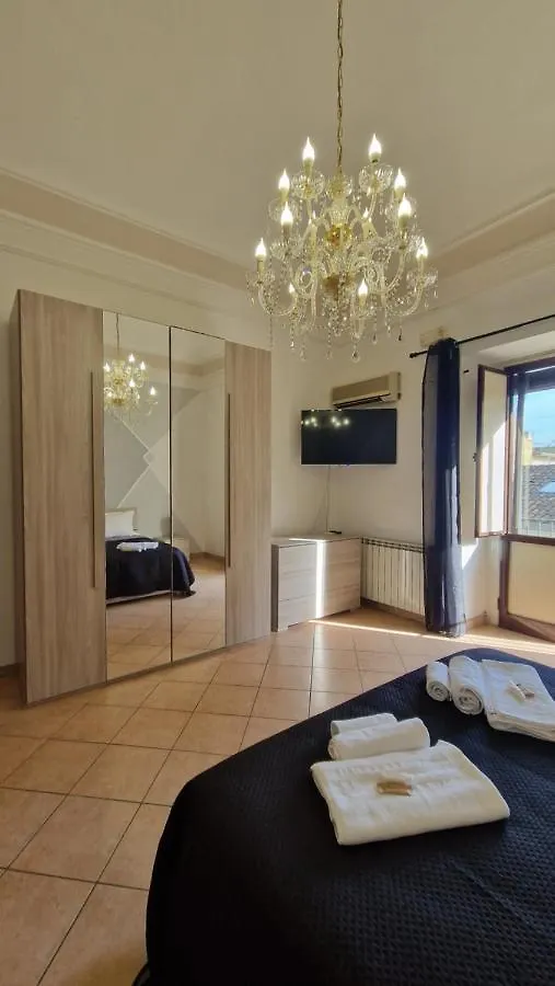 Apartment Ferienwohnung The Crazy House Catania Italien